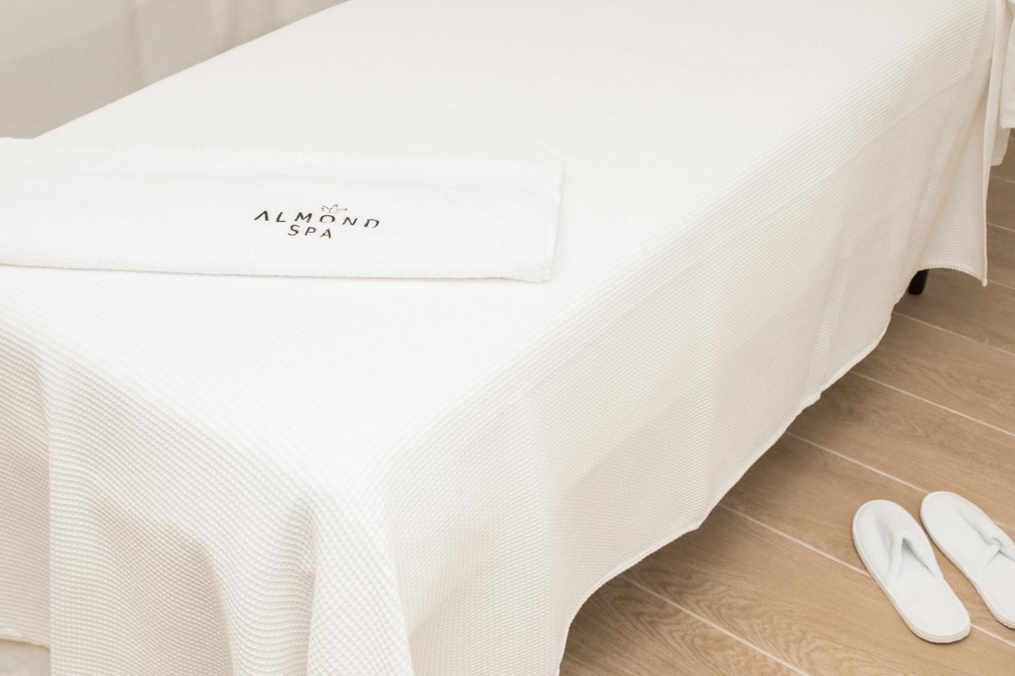 Almond Hotel - Adults Only Neve Ilan Eksteriør billede