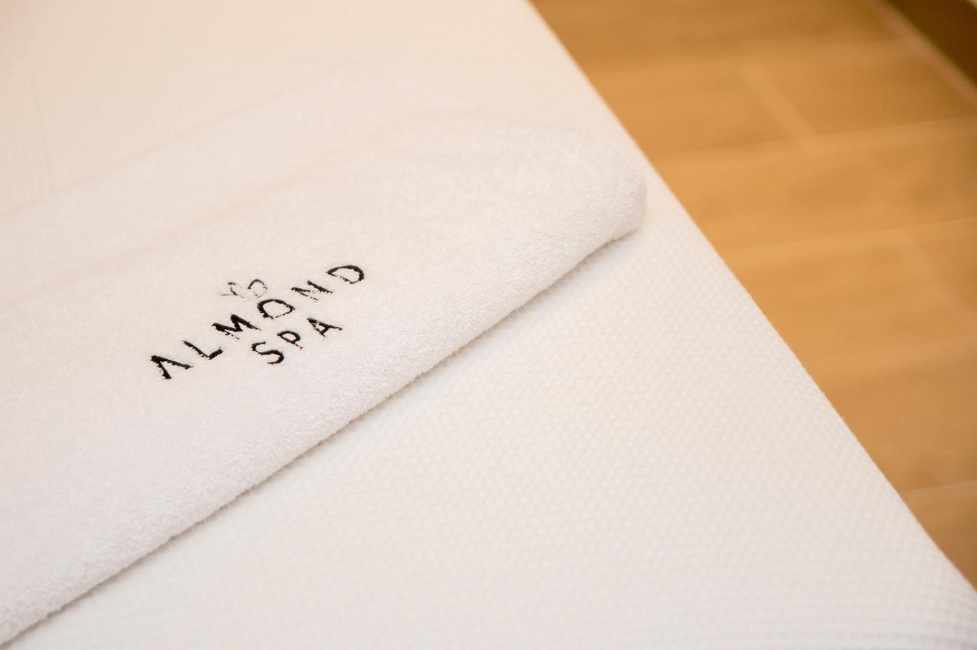 Almond Hotel - Adults Only Neve Ilan Eksteriør billede